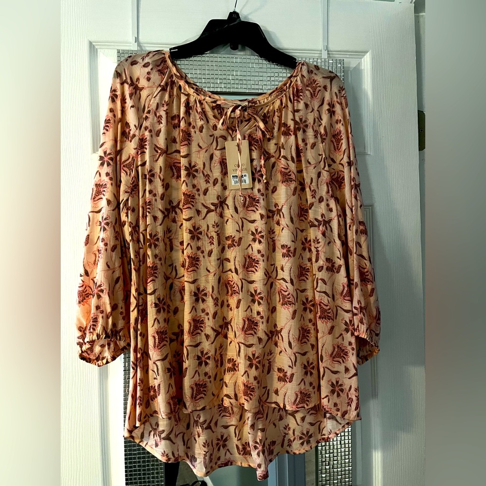 COMO VINTAGE blouse! Pink with floral print.